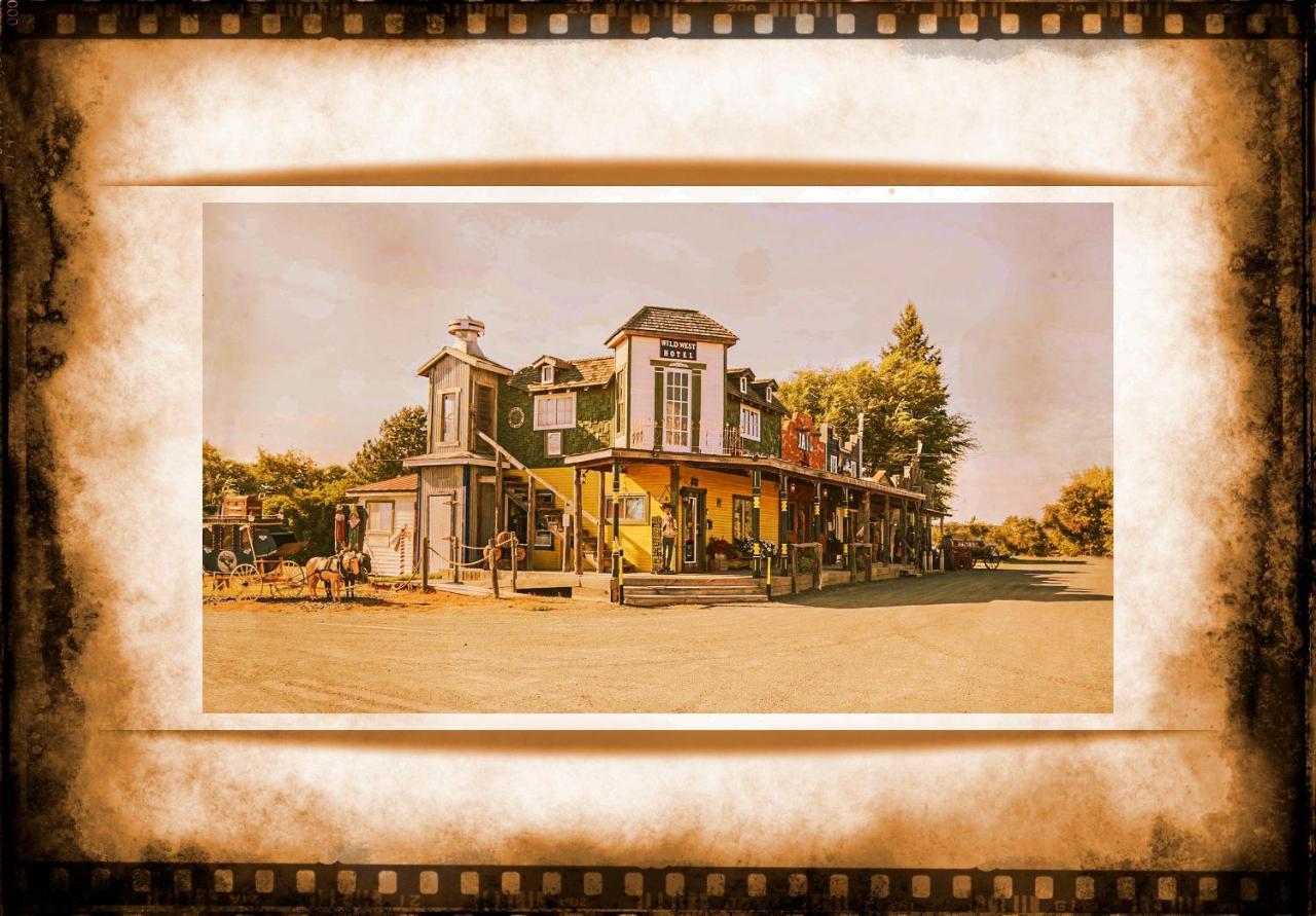 Black Bear Motel Davenport Exterior photo
